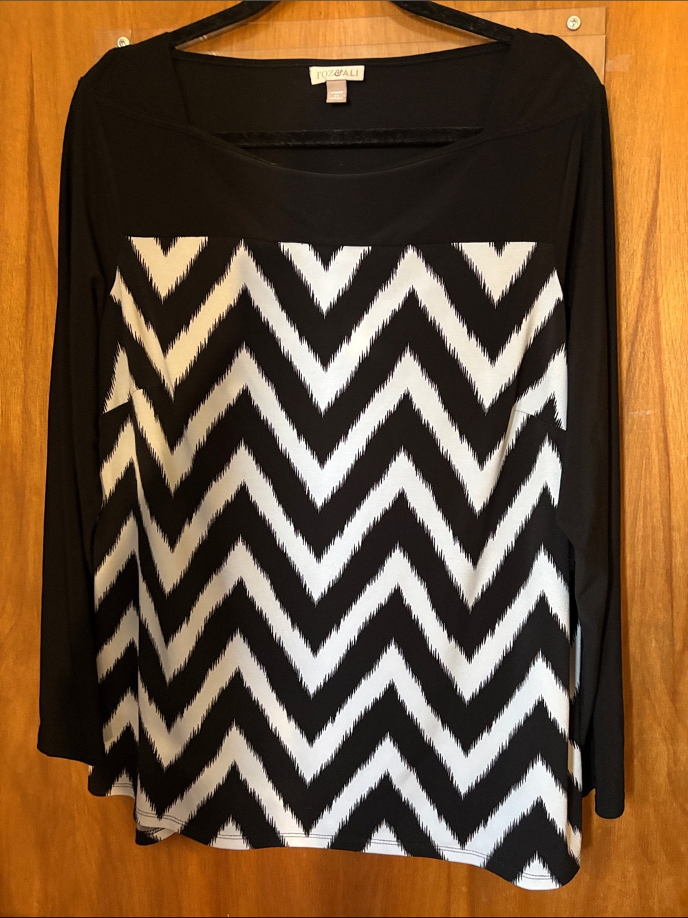 Roz & Ali Black & White Zigzag Long Sleeve Top